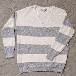 KNOX ROSE... Gray and Cream V-Neck Sweater
